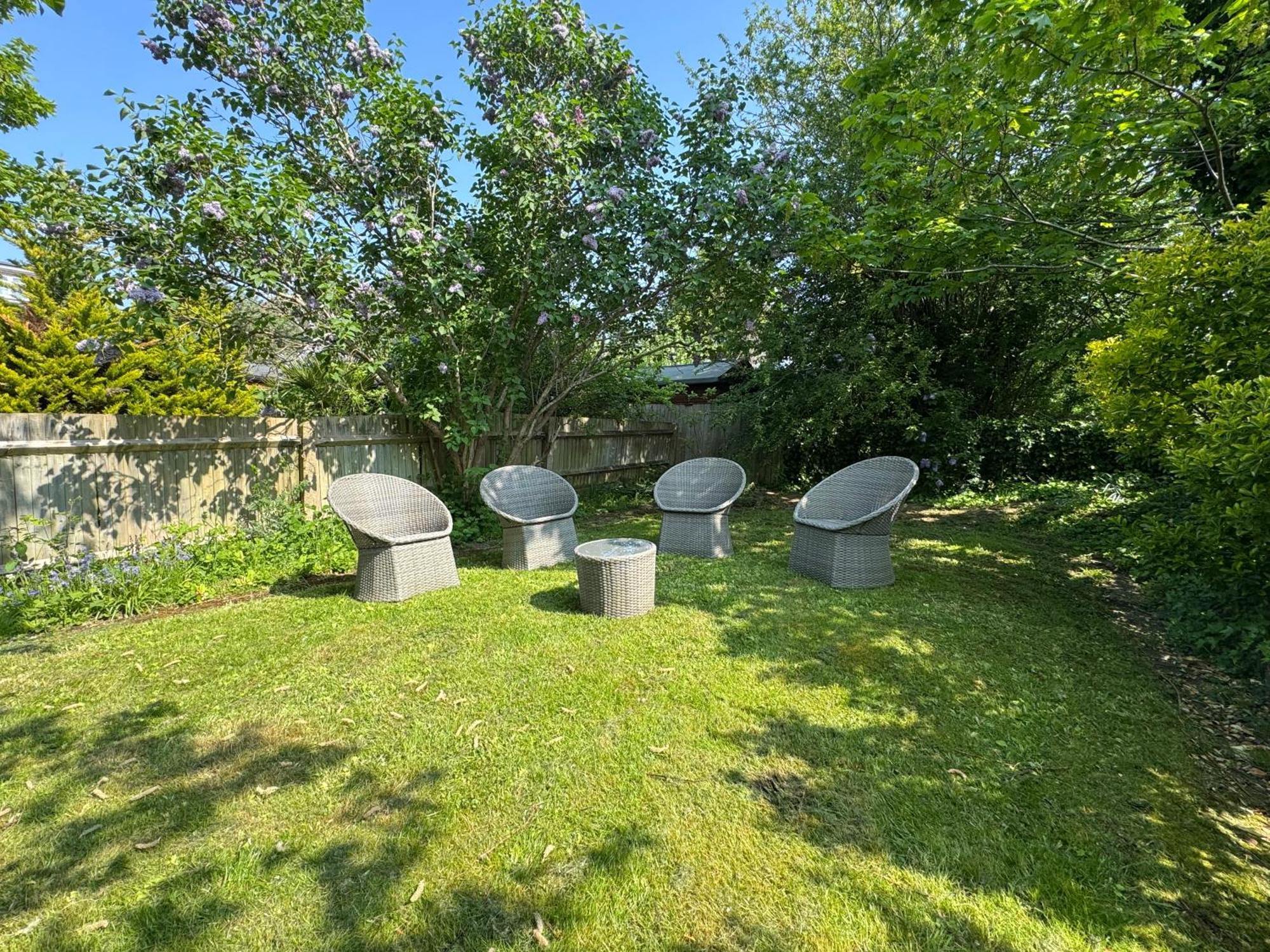 Surbiton Home With Free Parkings, Surbiton, Kingston Upon Thames, Surrey, Greater London Uk Exterior photo